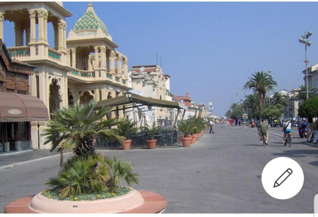 Historical Apartments By Seaside Viareggio Exterior foto