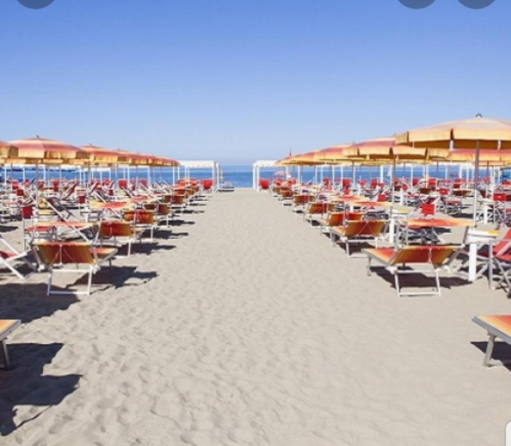 Historical Apartments By Seaside Viareggio Exterior foto