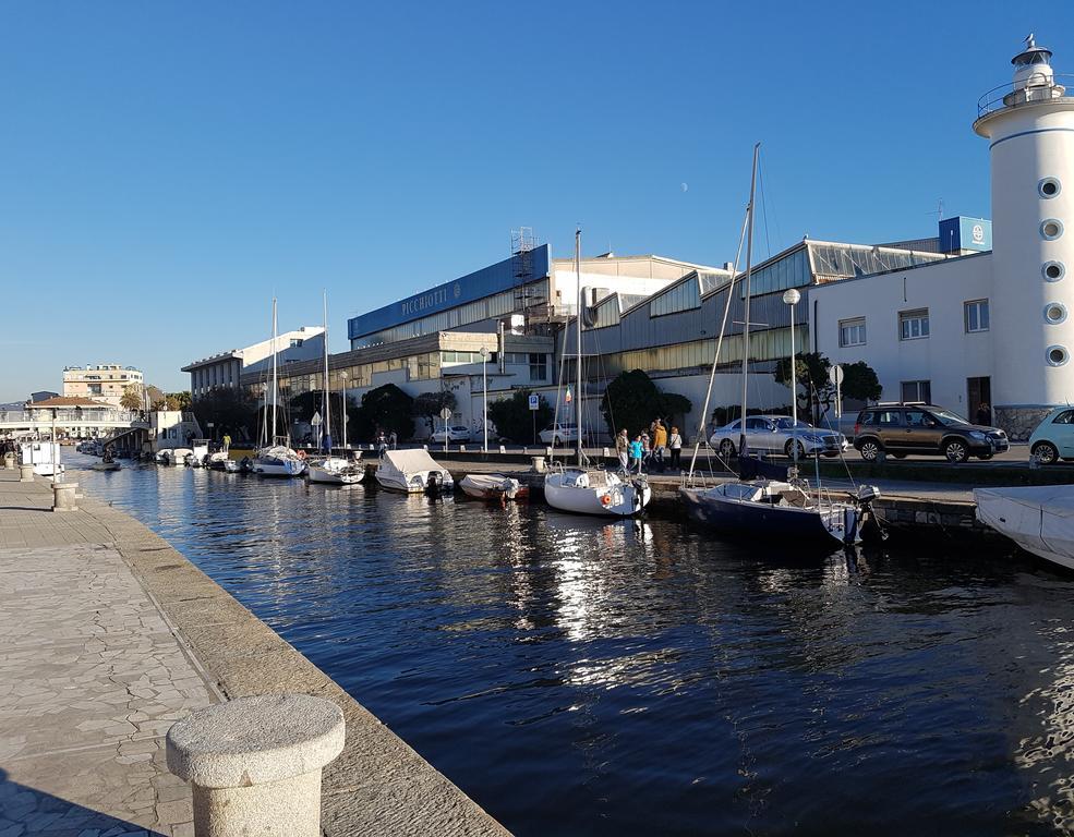 Historical Apartments By Seaside Viareggio Exterior foto